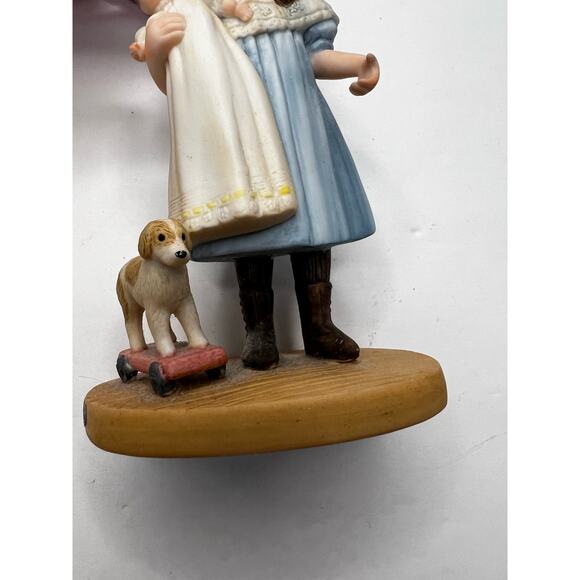 Jan Hagara Porcelain JENNIFER Figurine Limited Edition #3232 Signed by Designer - Picture 7 of 8